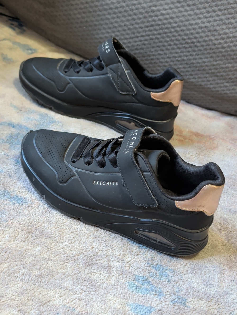 Skechers Kid's Black Sneakers with Rose Gold Heel Tab Girls 2.5 Medium